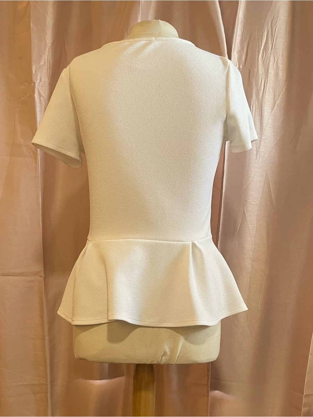 Classic White V-Neck Peplum Tunic Top - Picture 3 of 6
